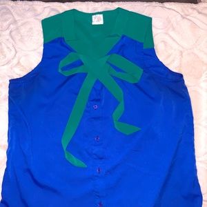 Sleeveless two-tone button down size M